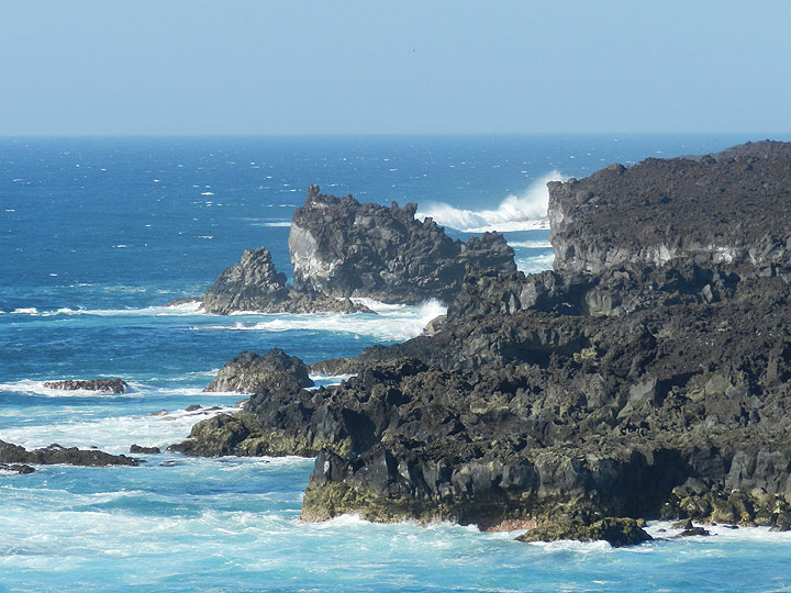 Lavafelsen und Meer auf Lanzarote