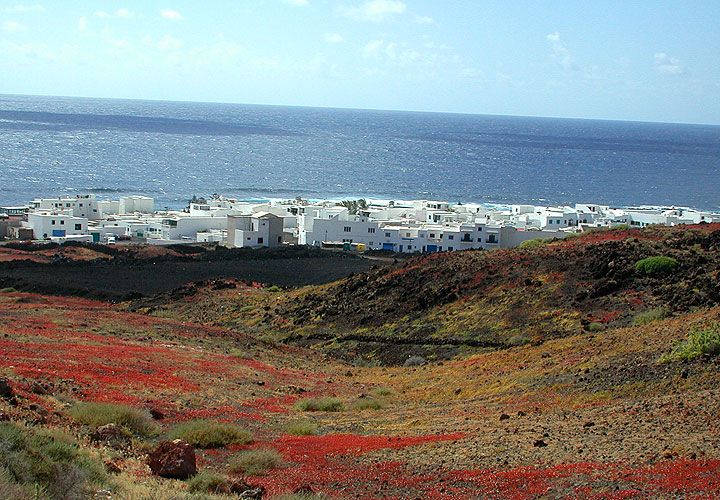 El Golfo - Blick auf Dorf und Meer