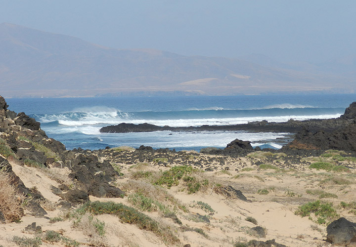 Blick von Lobos nach Lanzarote aufs Meer