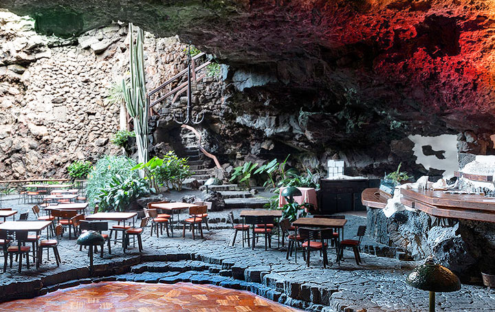 Das unterirdische Café am Salzsee