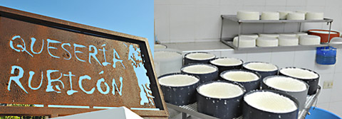 Quesería Rubicón - Ziegenkäse in Femés Dorf Femés - Quesería Rubicon hinter der Bar Femés