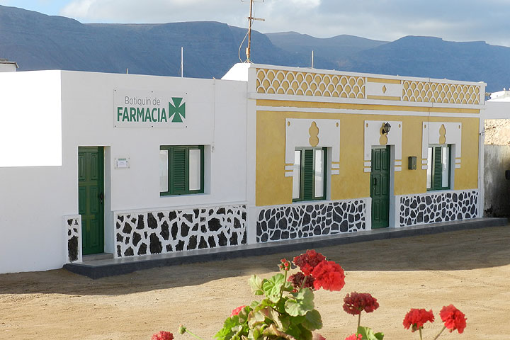 Farmacia in Caleta de Sebo Die einzige Farmacia (Apotheke) in Caelta de Sebo