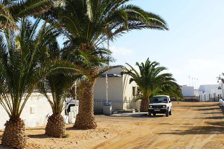 Sandpisten und Palmen im Ort Sandpisten und Palmen im Ort