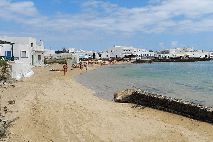 Dorfstrand von Caleta de Sebo La Graciosa Dorfstrand von Caleta de Sebo La Graciosa