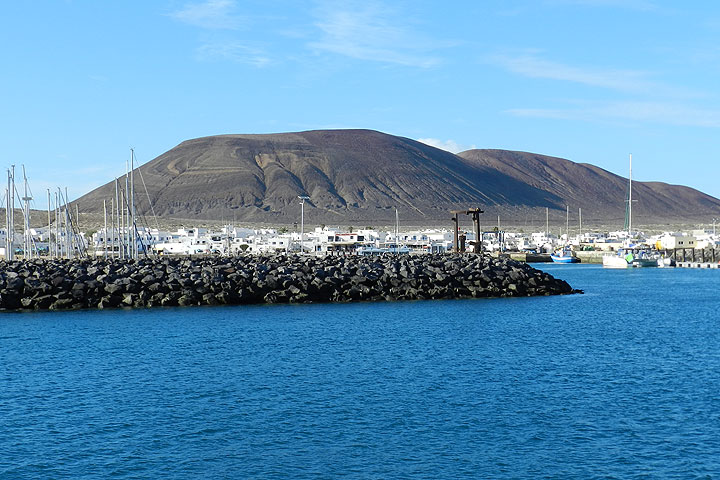 Hafeneinfahrt Caleta de Sebo La Graciosa Hafeneinfahrt Caleta de Sebo La Graciosa