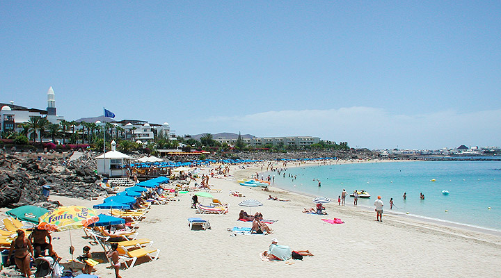 Playa Dorada Beach in Playa Blanca